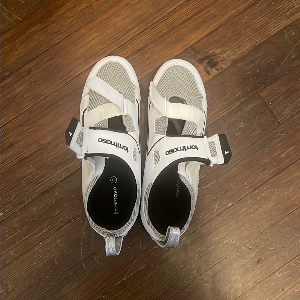 Women’s cycling shoes with clips